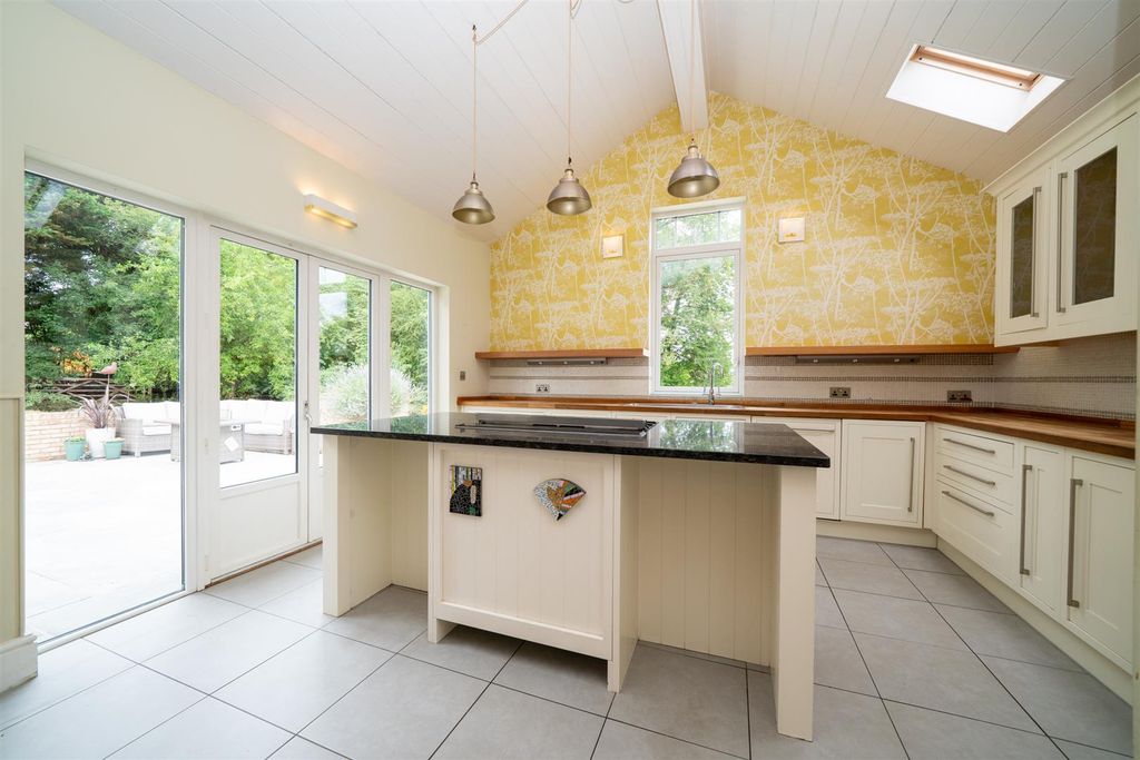 Property photo 3 of 50 Kitchen