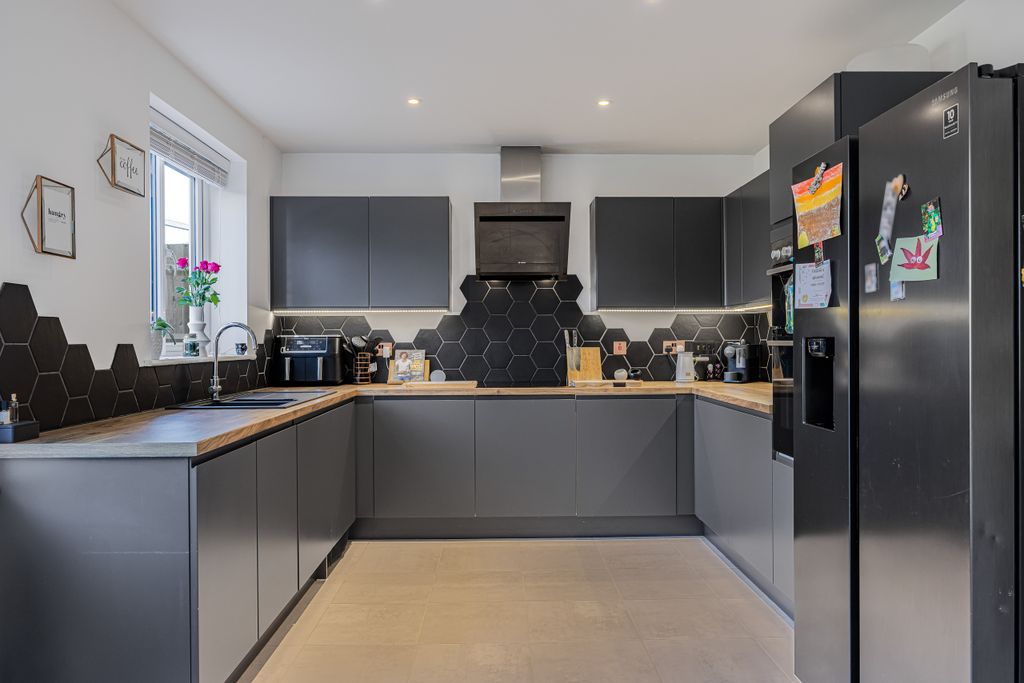 Property photo 2 of 30 34_67522