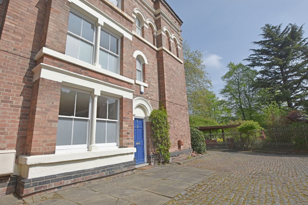 Property photo 2 of 20