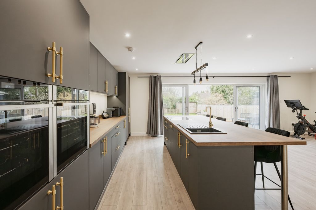 Property photo 3 of 18