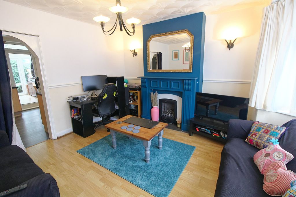Property photo 2 of 11