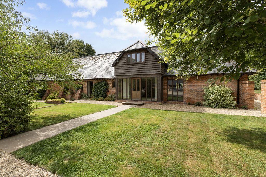 Property photo 2 of 27