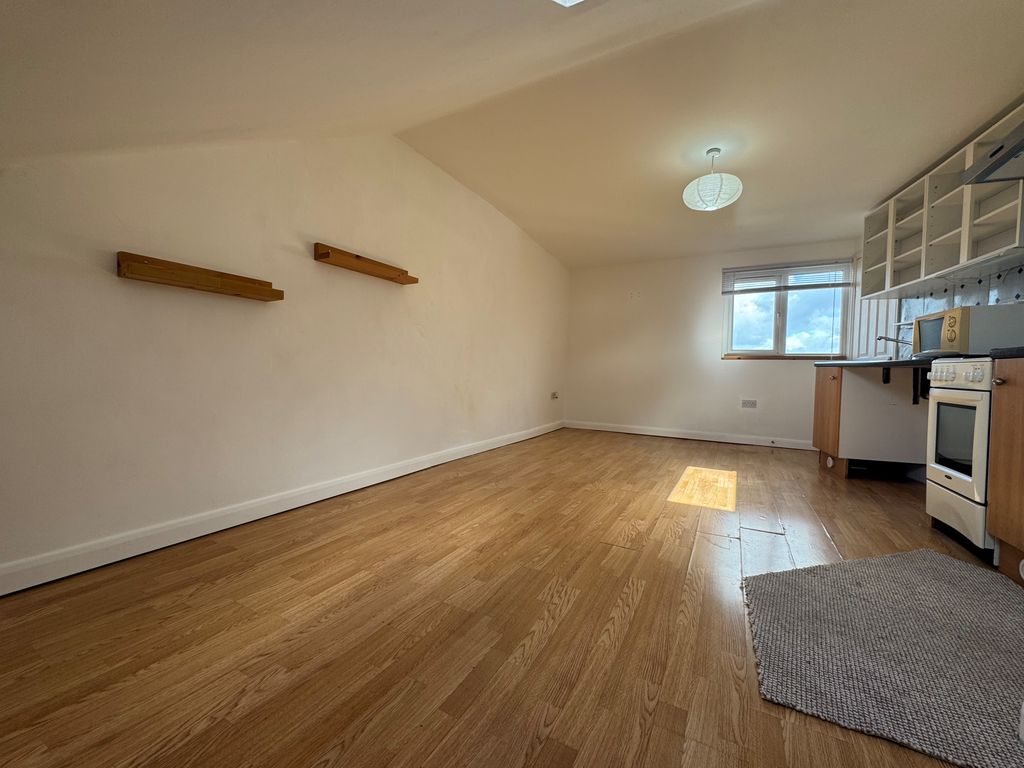 Property photo 3 of 5 Studio