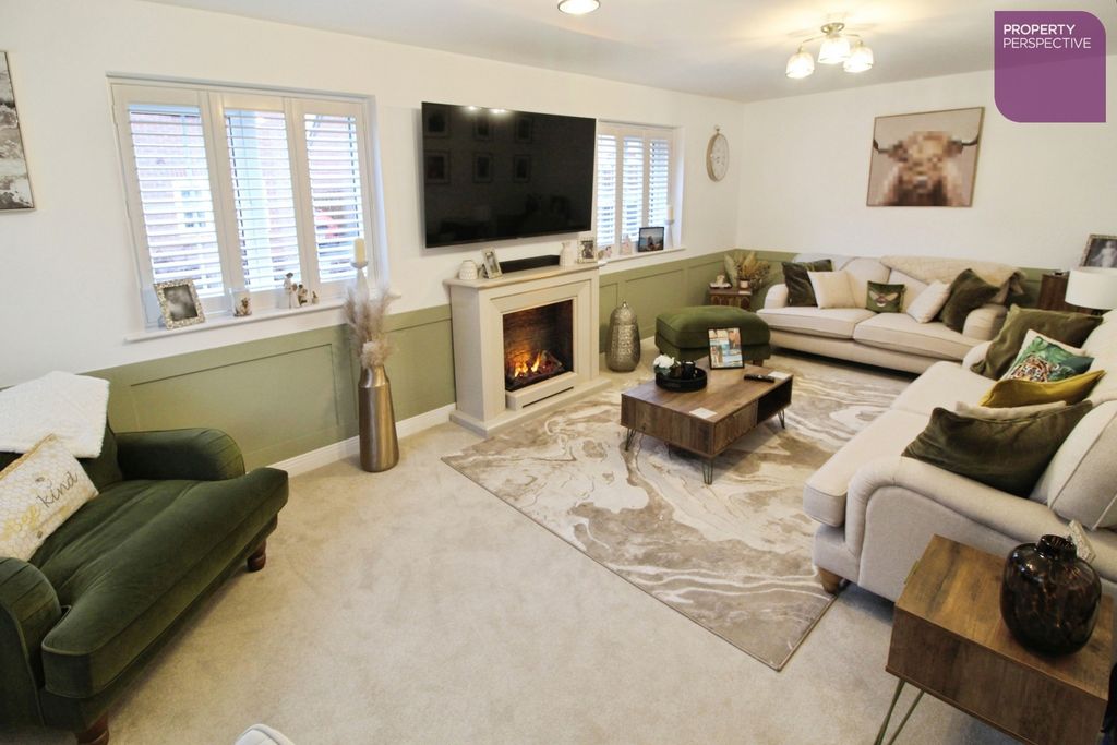 Property photo 3 of 20 Lounge