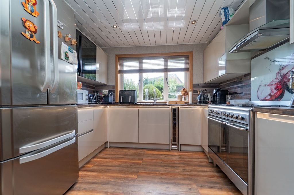 Property photo 3 of 34 Kitchen