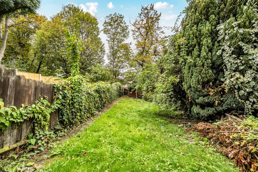 Property photo 2 of 17 Garden