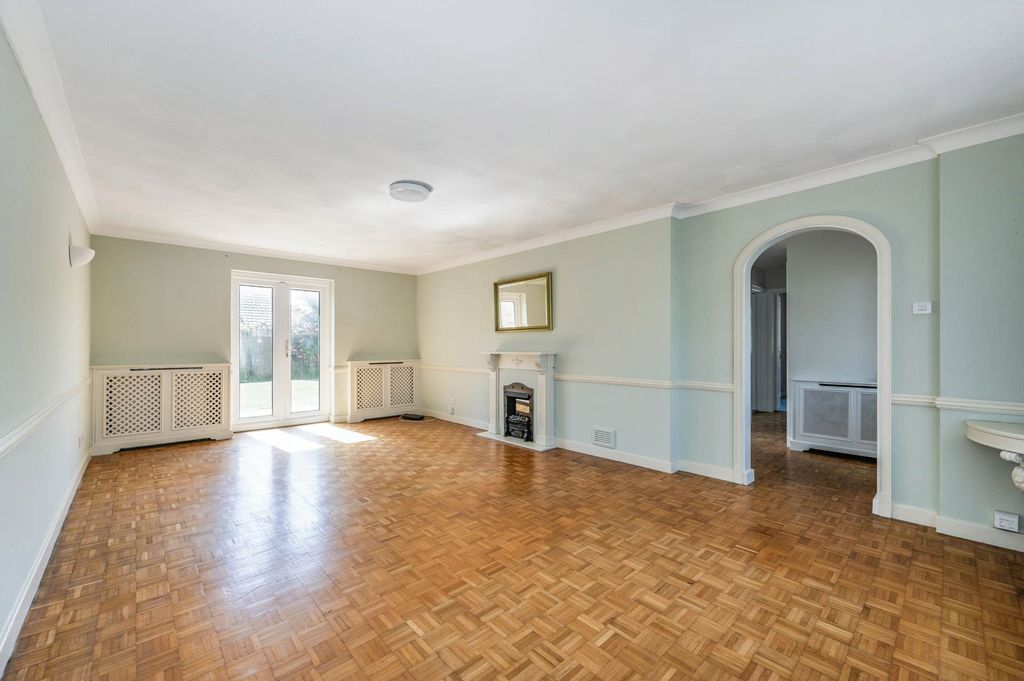 Property photo 2 of 21