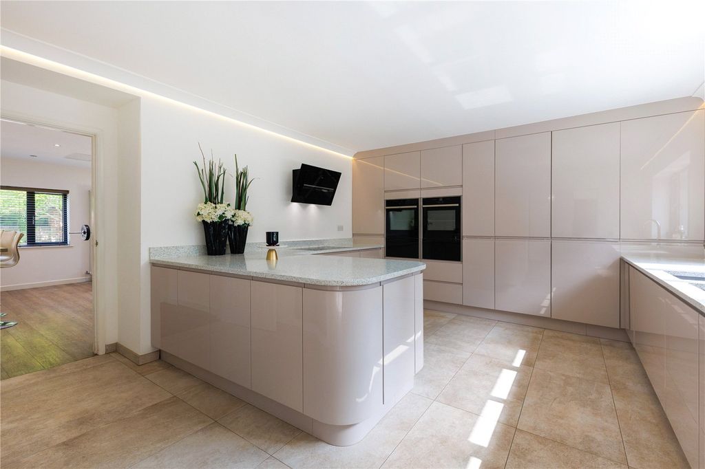 Property photo 3 of 23 Kitchen