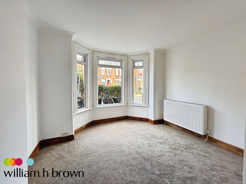 Property photo 2 of 11 Living Room