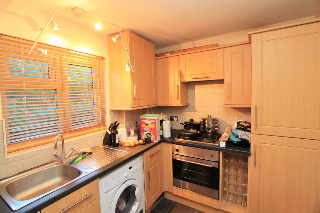 Property photo 3 of 7 Kitchen