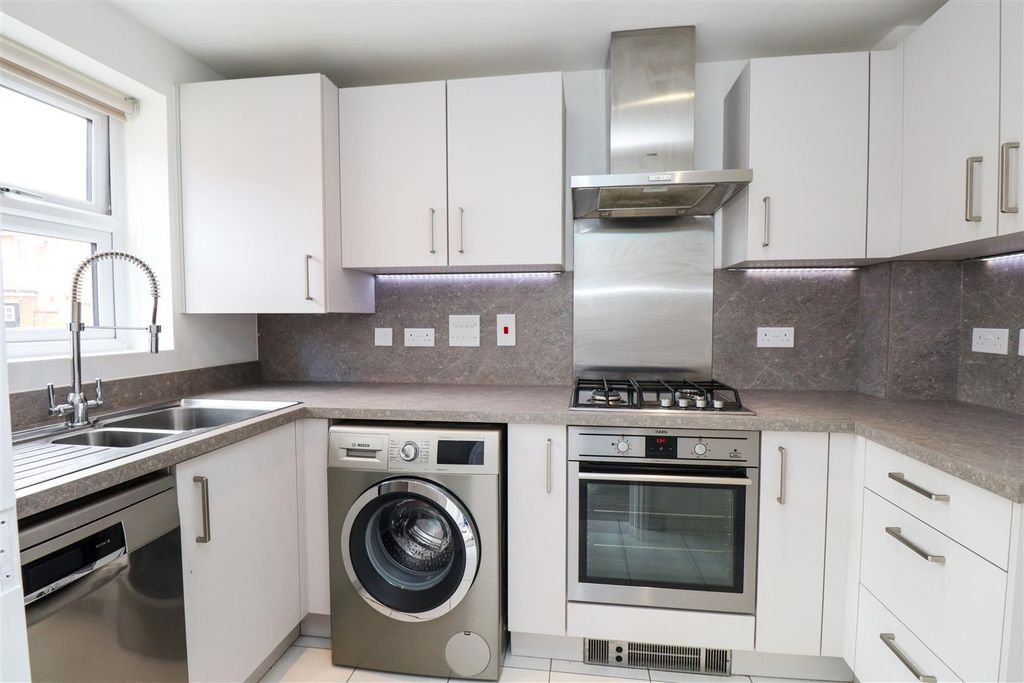 Property photo 2 of 18 Kitchen