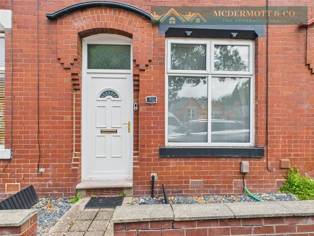 Property photo 1 of 14 Externally
