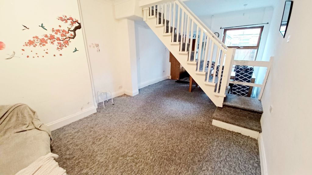 Property photo 2 of 9 20251218_123905