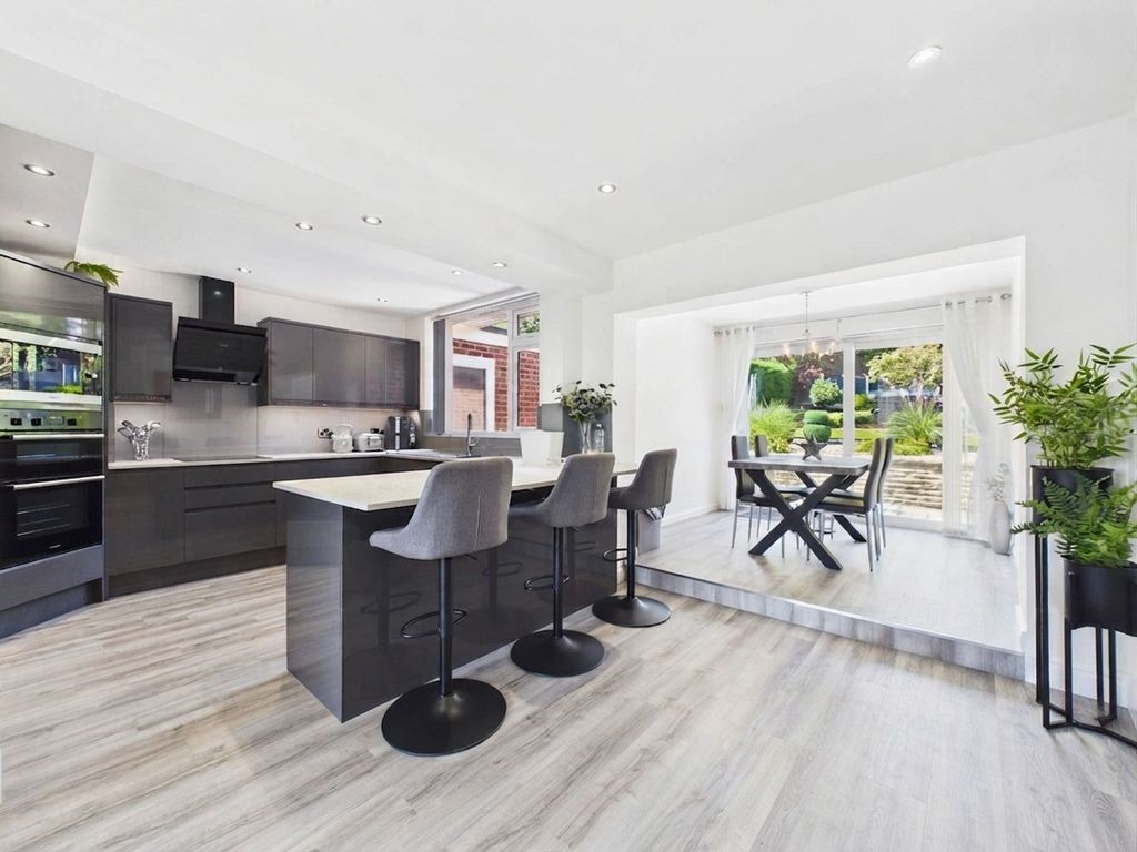 Property photo 2 of 26 Open-Plan Kitchen/Living