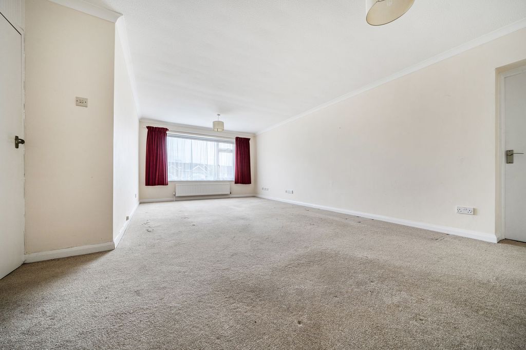 Property photo 2 of 17 Sitting / Dining Room
