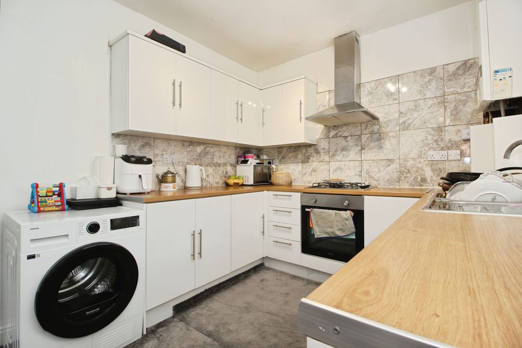 Property photo 2 of 15 Kitchen/Dining Room