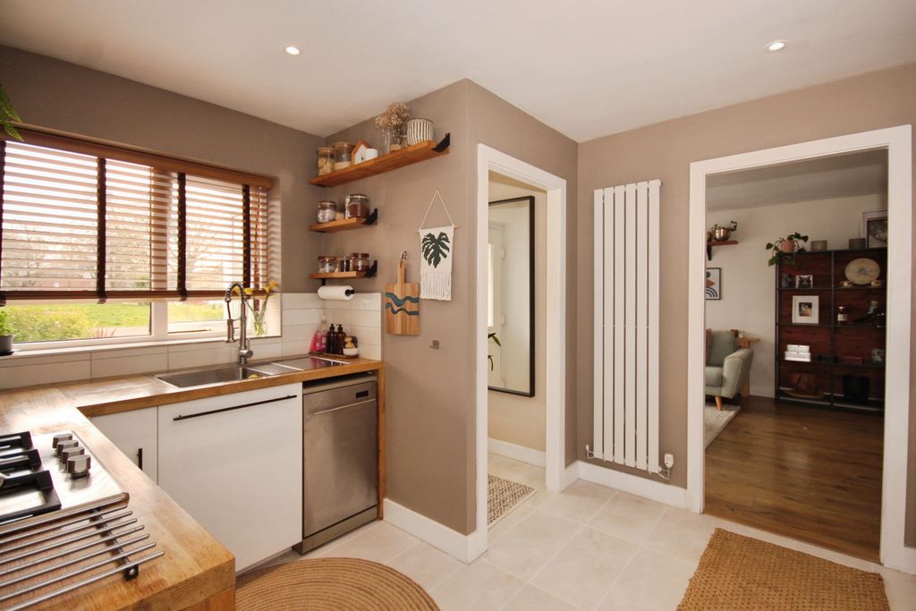 Property photo 2 of 17 Kitchen