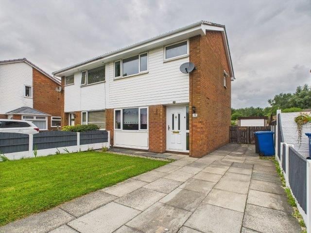 Property photo 1 of 12 5 Oxburgh Road