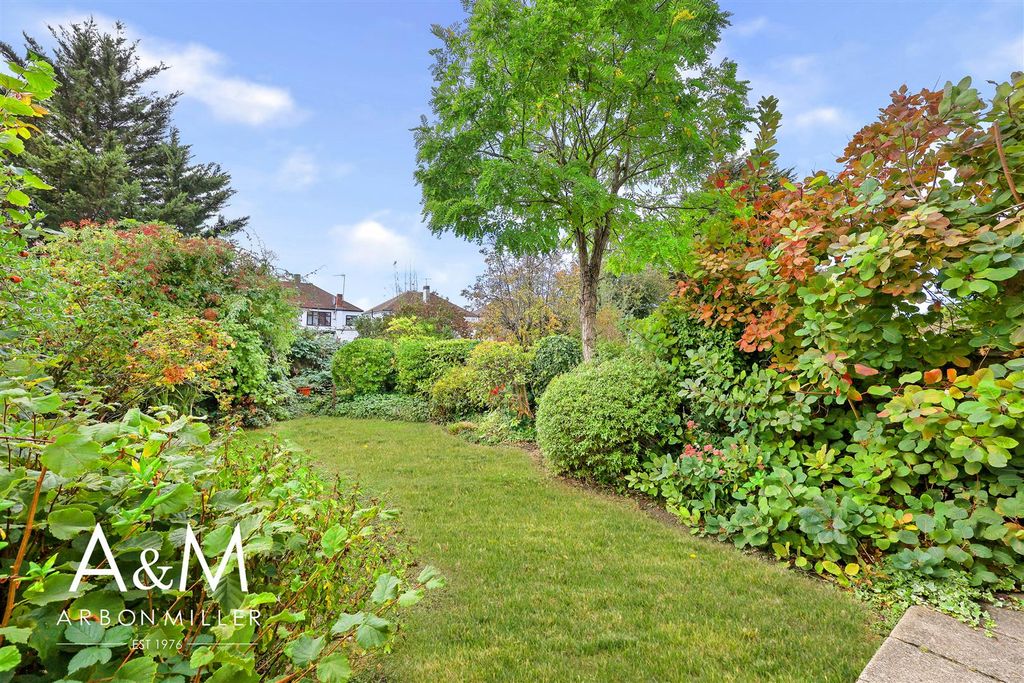 Property photo 2 of 32 Rear Garden