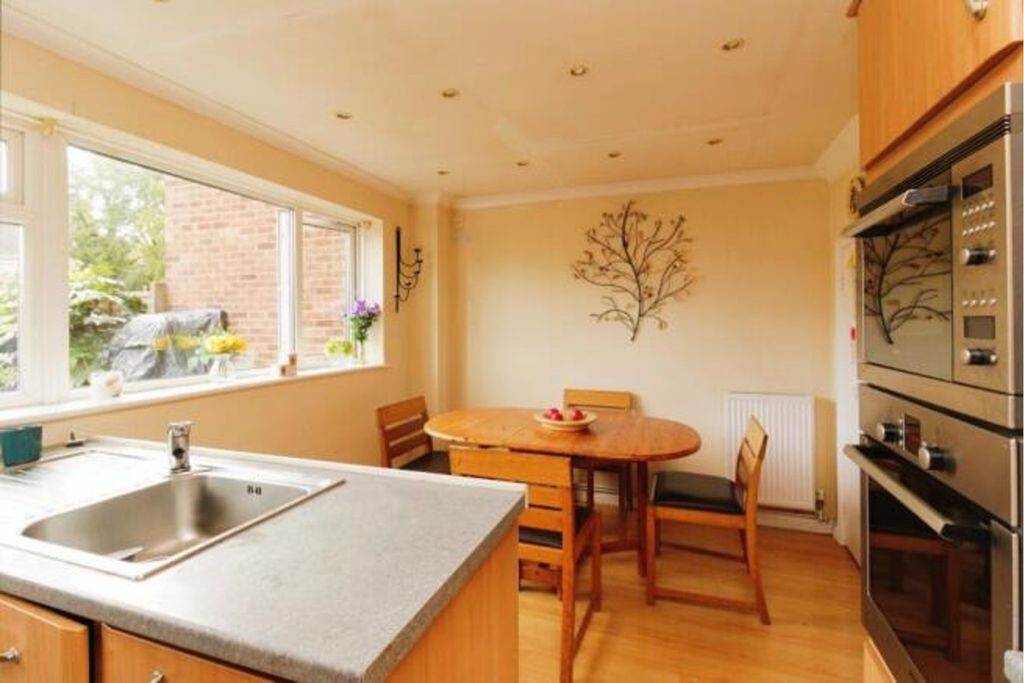 Property photo 3 of 32