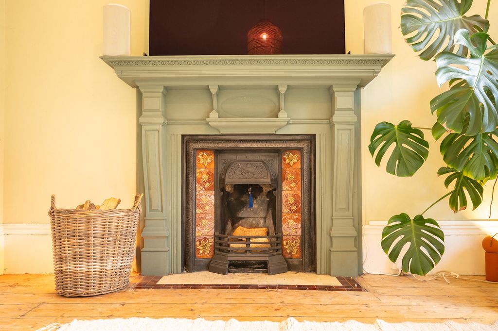 Property photo 3 of 42