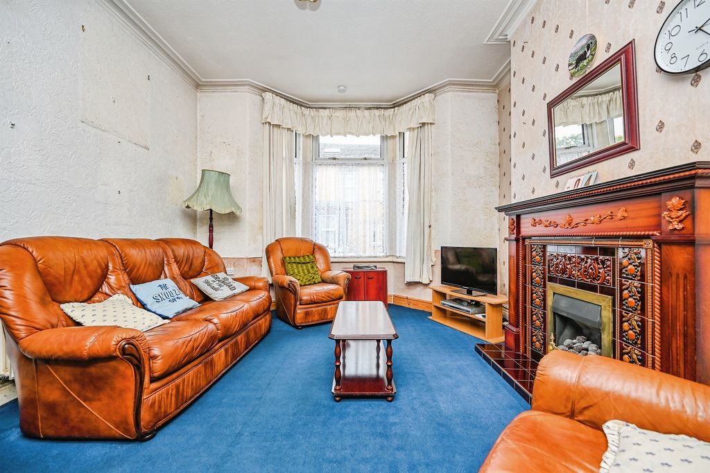 Property photo 2 of 12