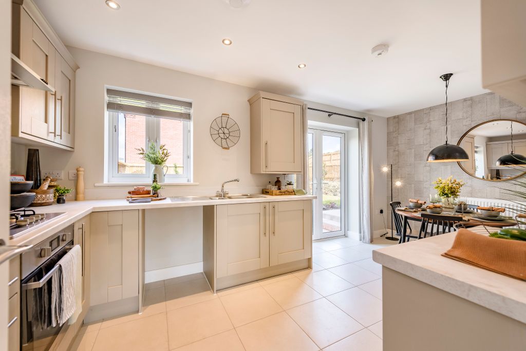 Property photo 3 of 10 Kitchen/Dining Room