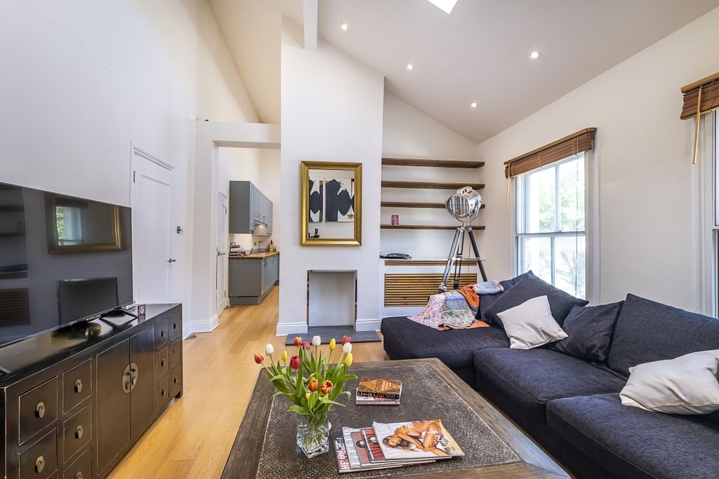 Property photo 3 of 13 2-107A-Wandsworth...