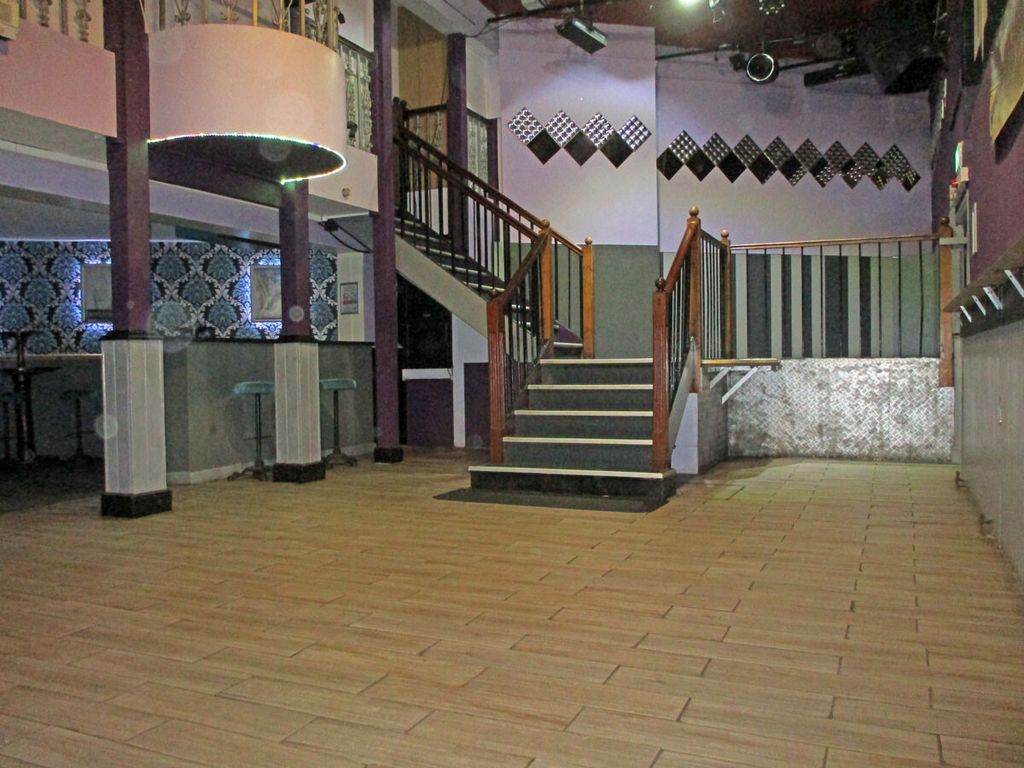 Property photo 2 of 7 The Broadway, Uckfield