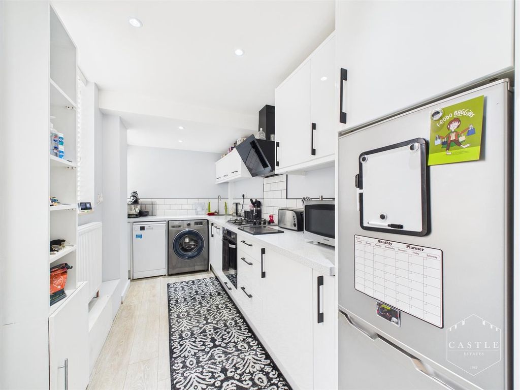 Property photo 3 of 12 Kitchen