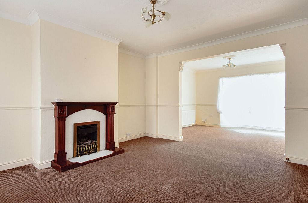Property photo 3 of 18 1340130-4-689E19c...
