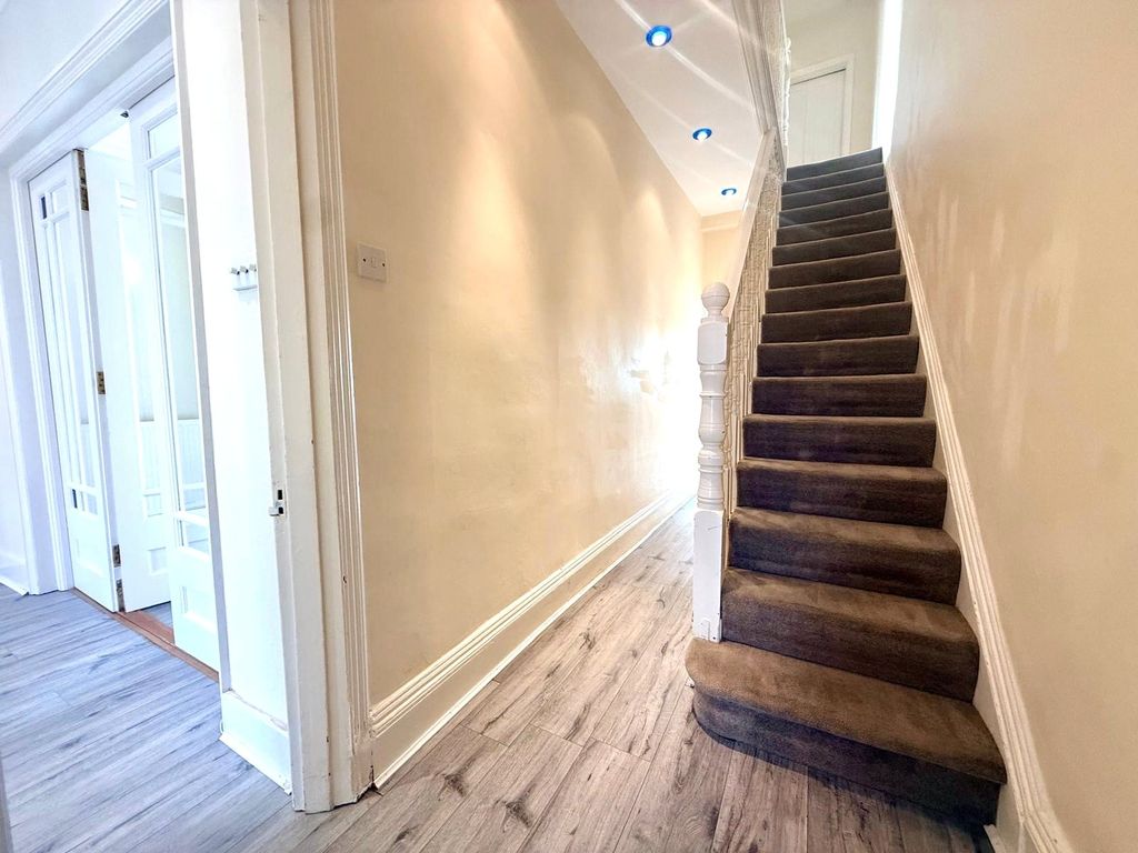 Property photo 2 of 17 Picture No. 19