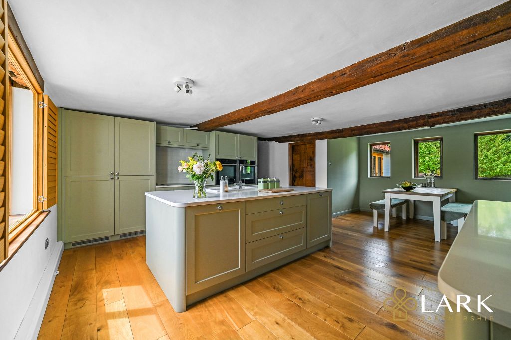 Property photo 3 of 18 Pt-Lark-Greenhall-36