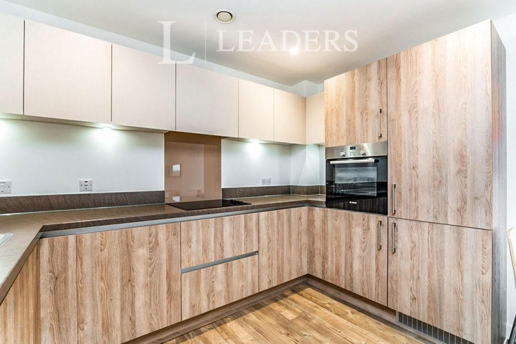 Property photo 3 of 8 Kitchen
