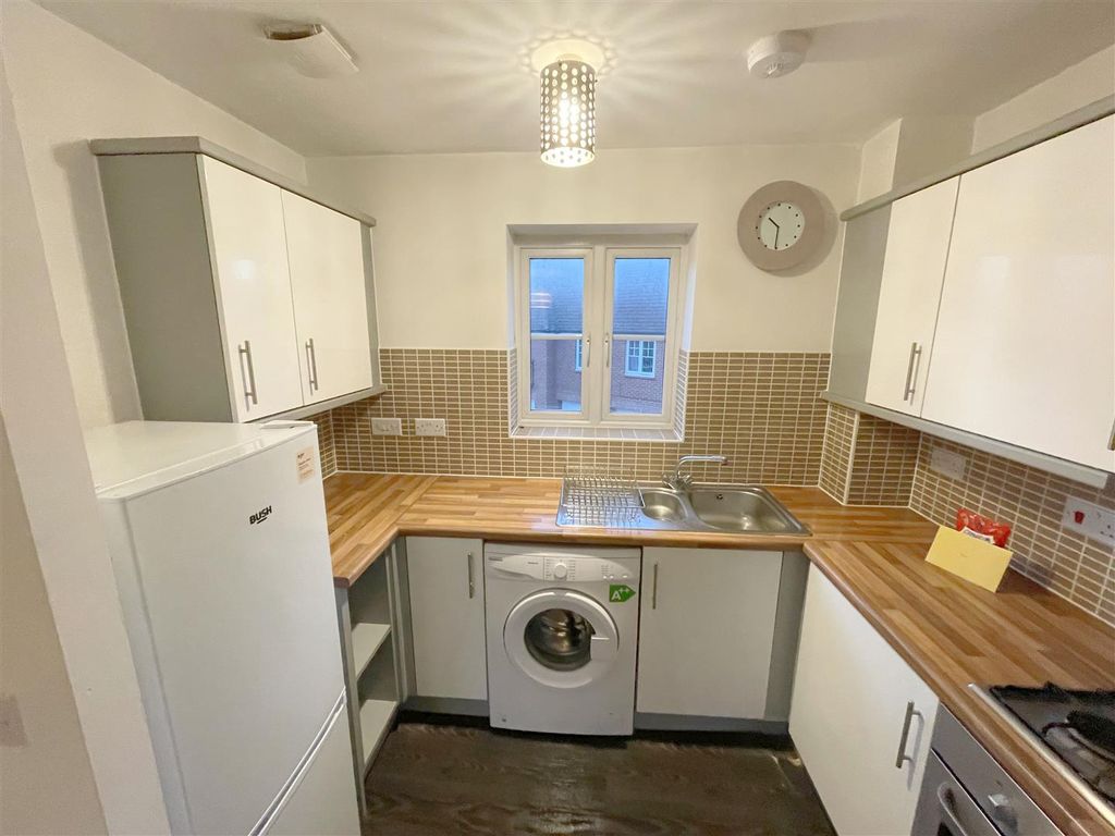 Property photo 2 of 7 Kitchen