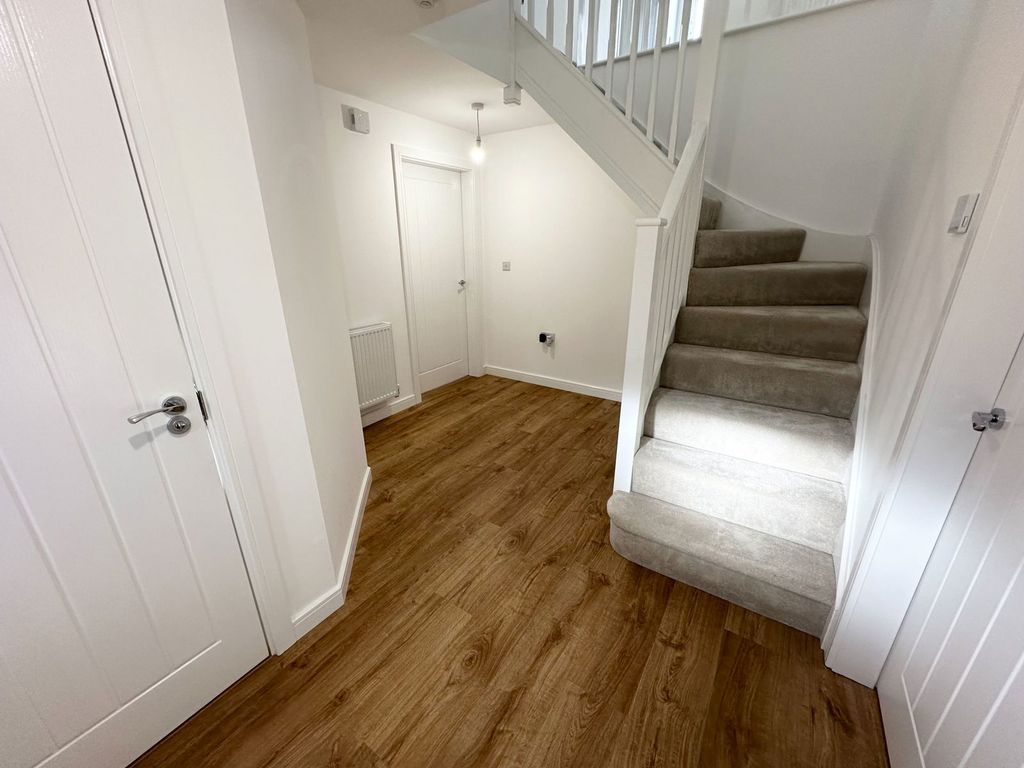 Property photo 2 of 26