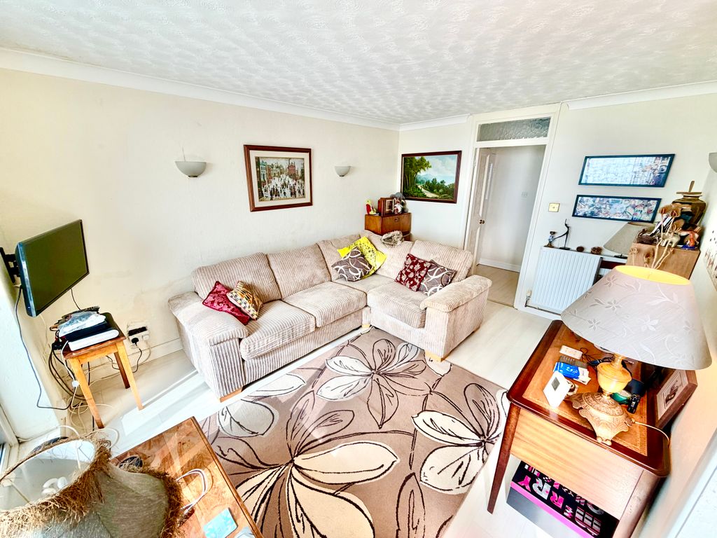 Property photo 3 of 18 Light & Airy