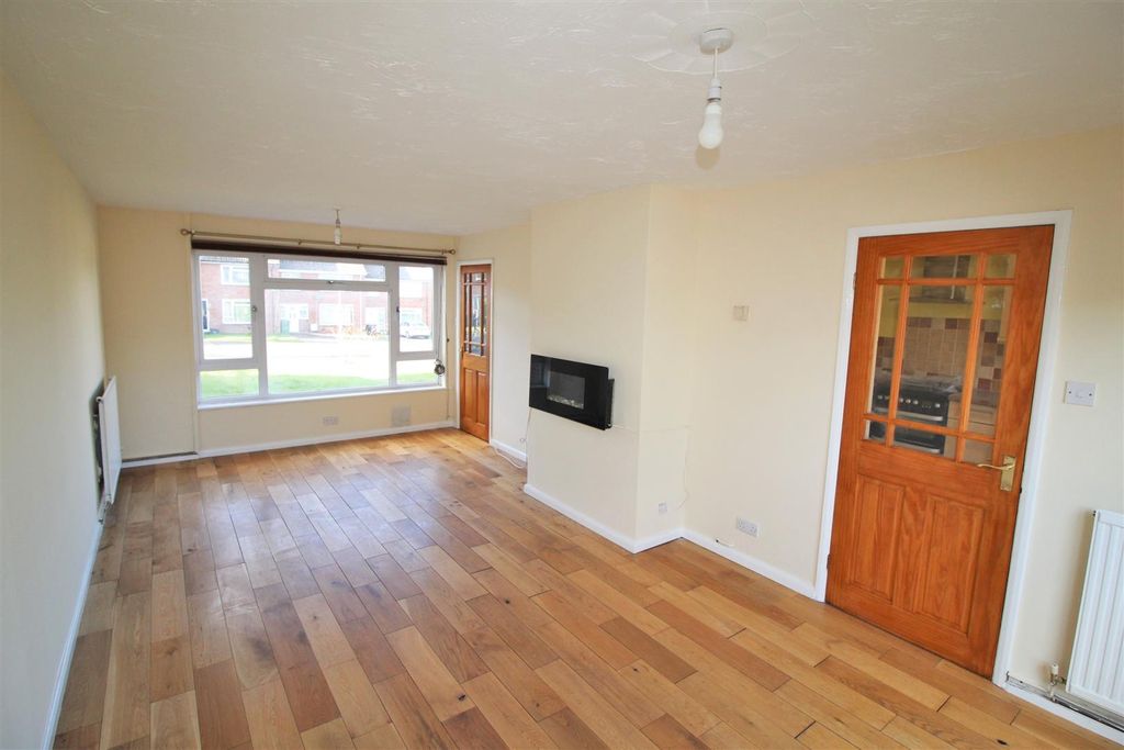 Property photo 2 of 10 Living Room