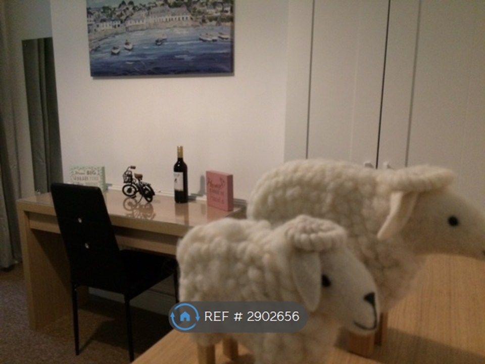 Property photo 3 of 9 £700Pcm