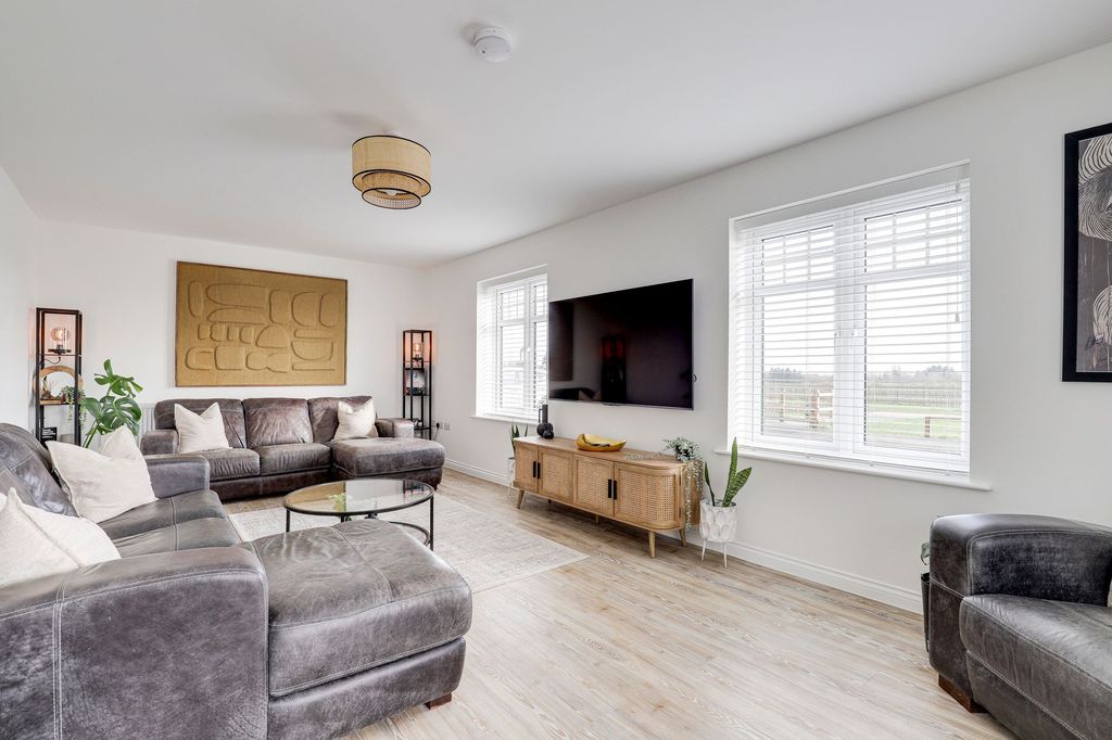 Property photo 2 of 36