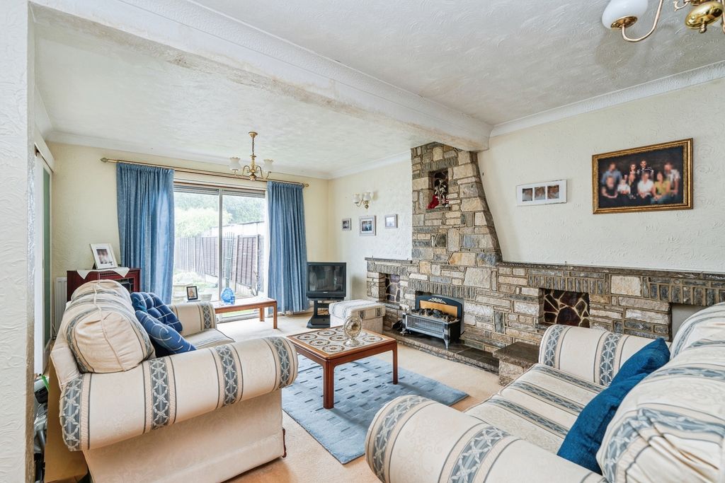 Property photo 2 of 17 Photo