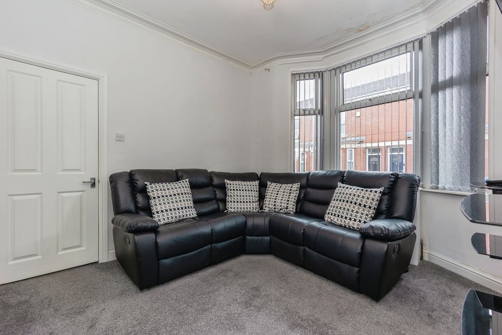 Property photo 3 of 19 Pbox-Img.Jpg