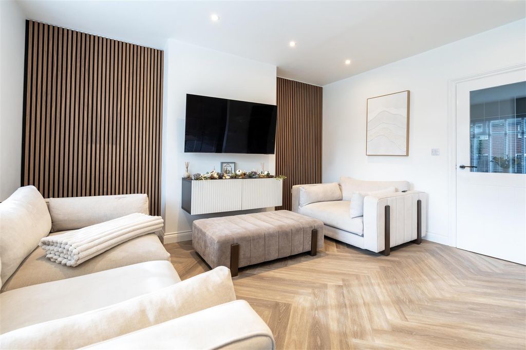 Property photo 3 of 10 Living Room