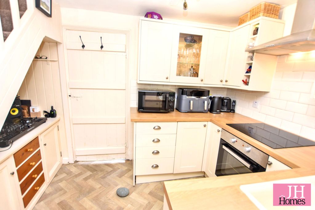 Property photo 3 of 24