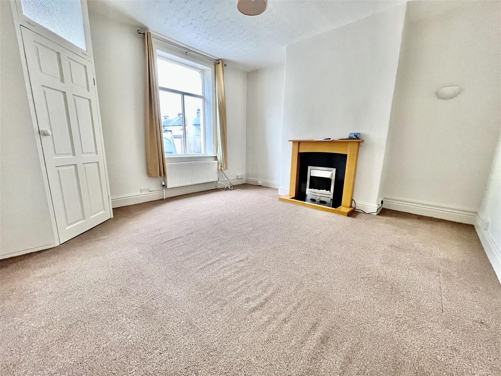 Property photo 2 of 10 Lounge