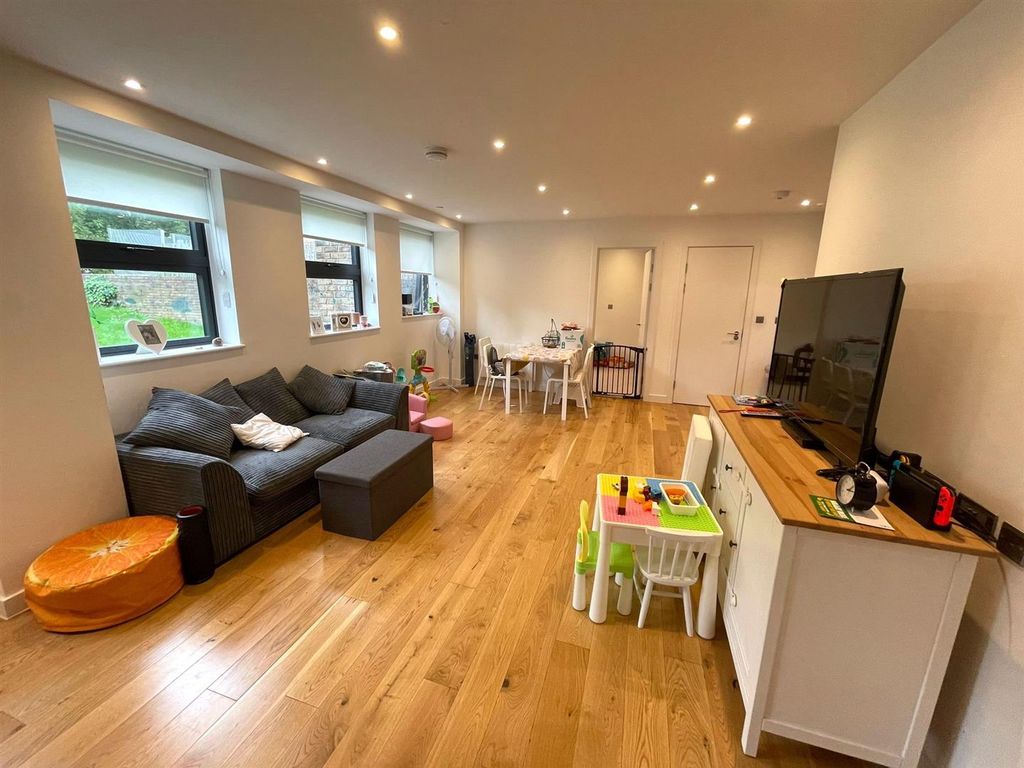 Property photo 2 of 8 Liv Rm.Jpg