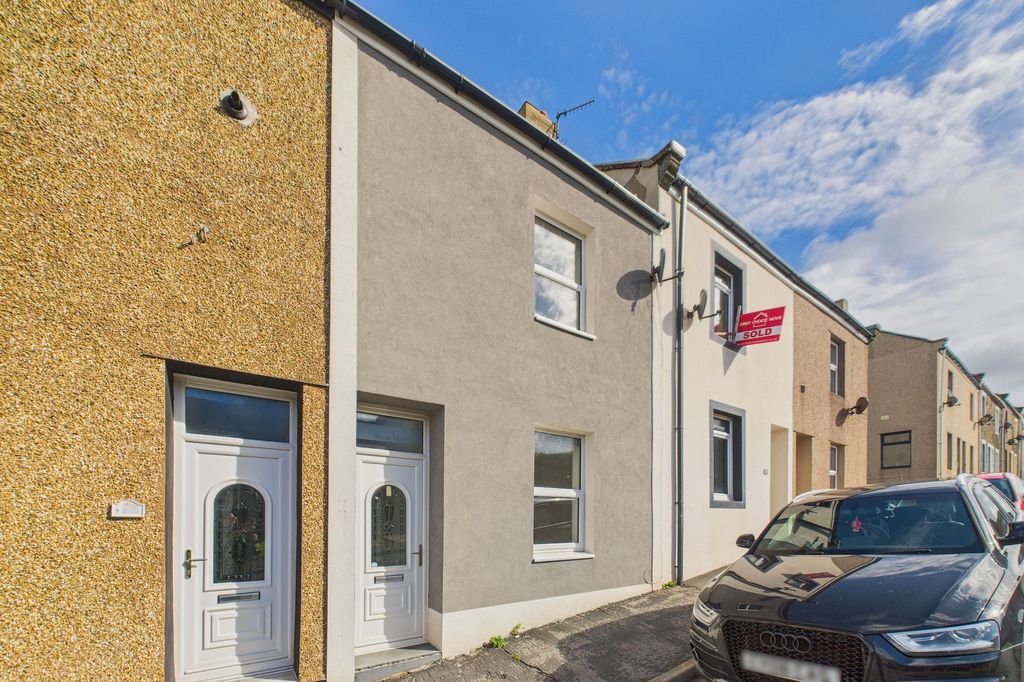 Property photo 2 of 15