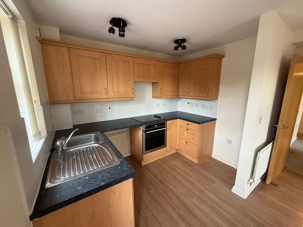 Property photo 2 of 10 Kitchen