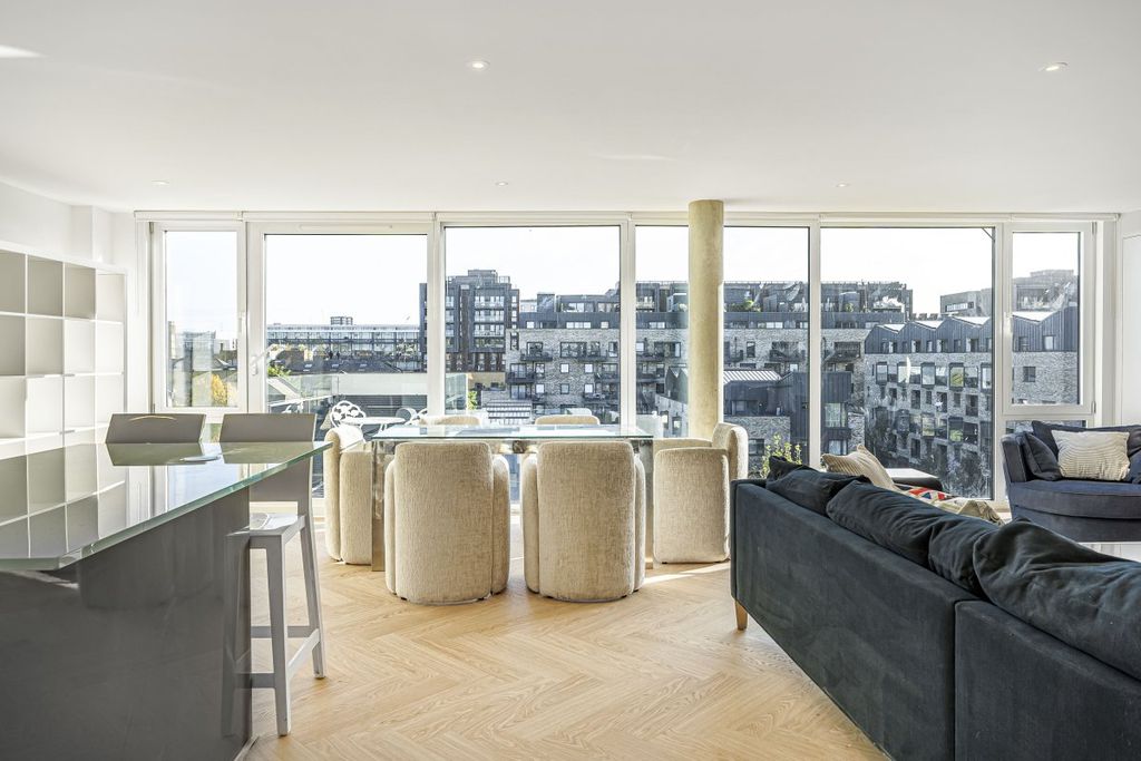 Property photo 2 of 27