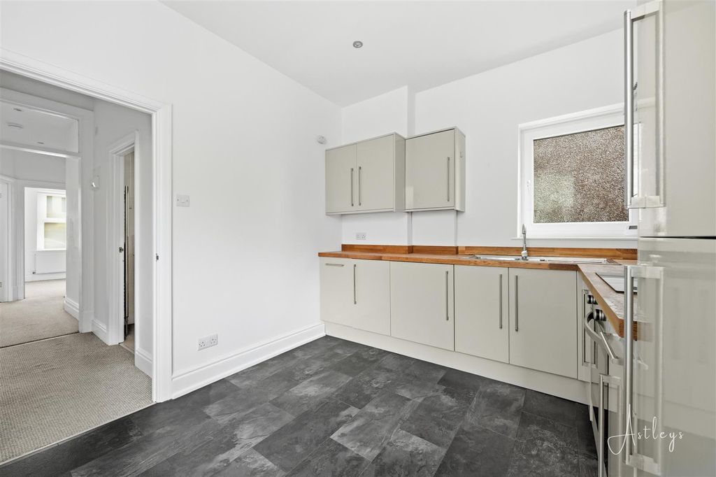 Additional image 8 of 3 bed flat for saleEversley Road, Sketty, Swansea SA2